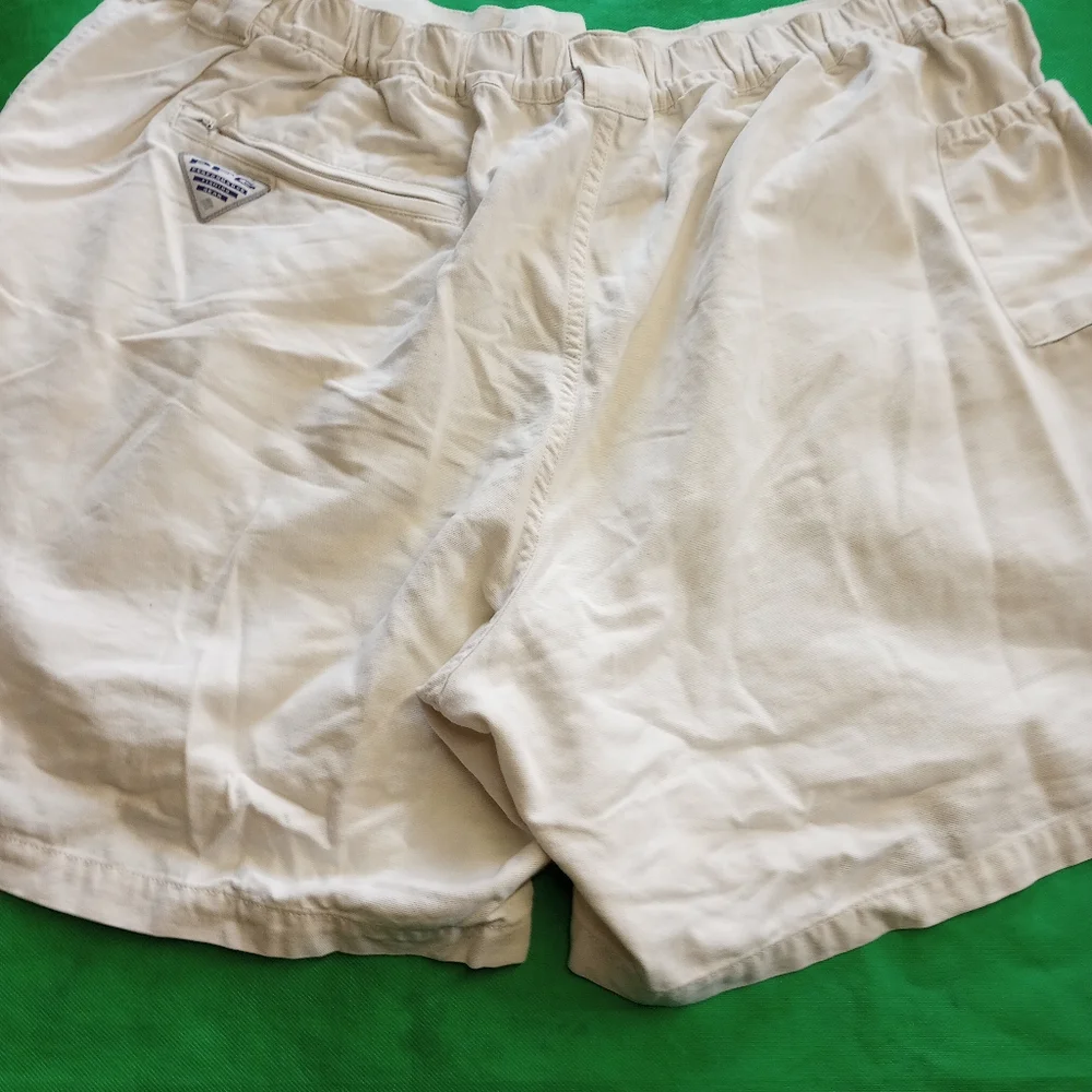 Men's Cream Flat-Front Cargo Shorts with Utility D-Ring - Picture 4 of 5